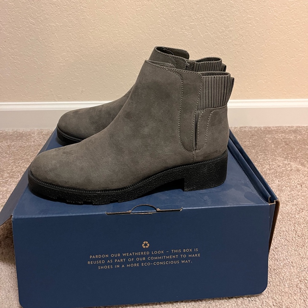 DR SCHOLL’S NEW IN BOX SIZE 9 WOMENS BOOTIE